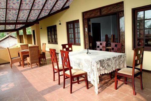Solomon Beach Hotel