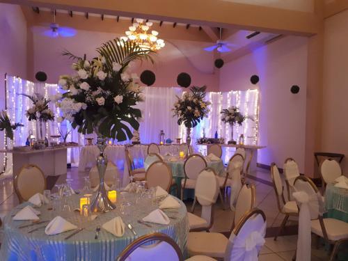 Hotel Las Olas Beach Resort