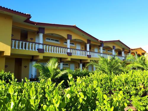 Hotel Las Olas Beach Resort