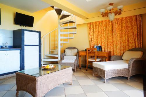 Hotel Las Olas Beach Resort