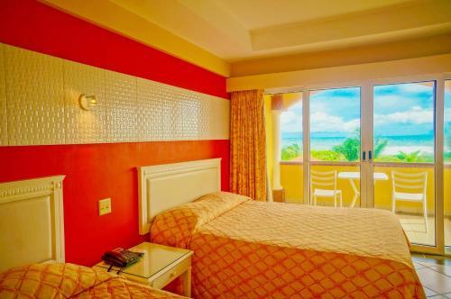 Hotel Las Olas Beach Resort