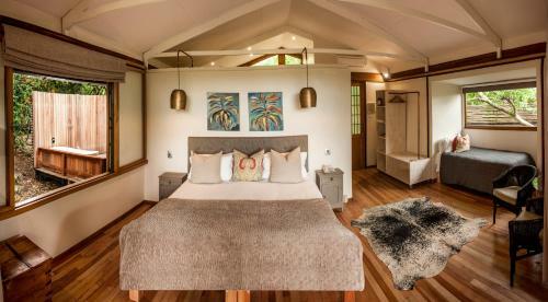 Makakatana Bay Lodge