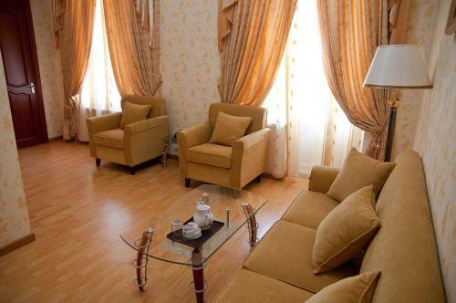 Bahoriston Hotel