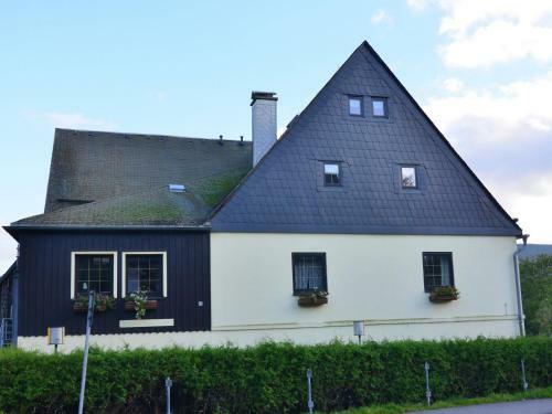 Spacious Holiday Home In Deutschneudorf In The Ore Mountains