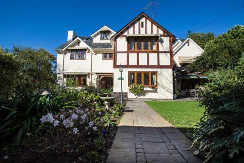 Hostal Knightsbury Guest House
