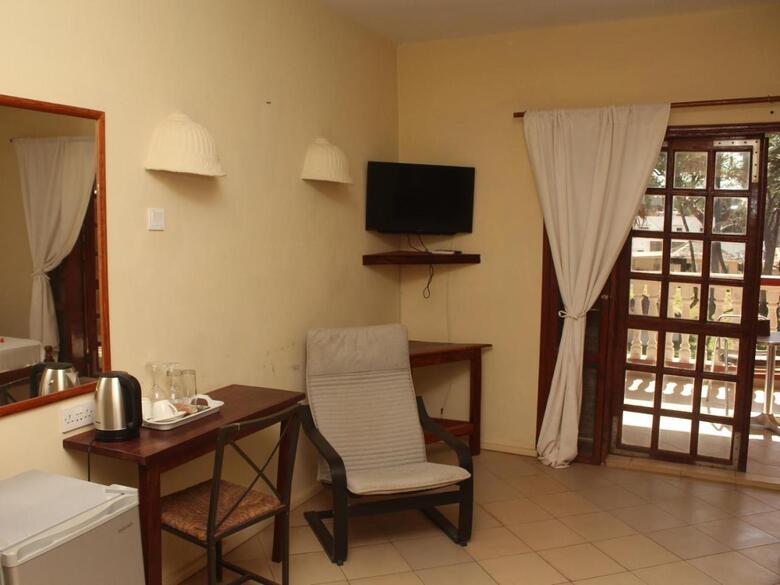 Lemon Creek Hotel Resort