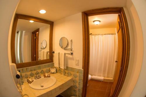 Amatique Bay Hotel