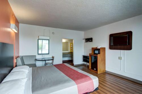 Motel 6 Somerset