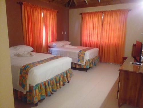 Hostal Palm Bay Guest House & Restaurant