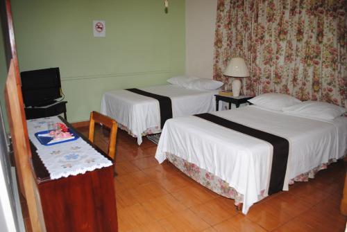 Hostal Palm Bay Guest House & Restaurant