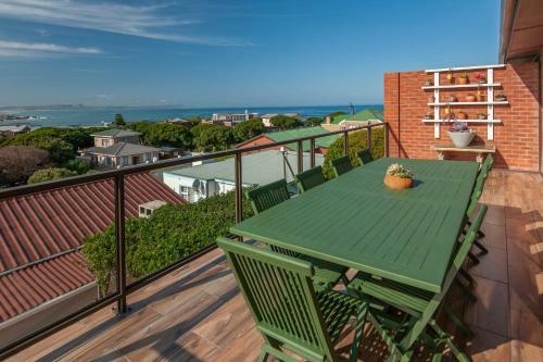 Hostal White Shark Guest House