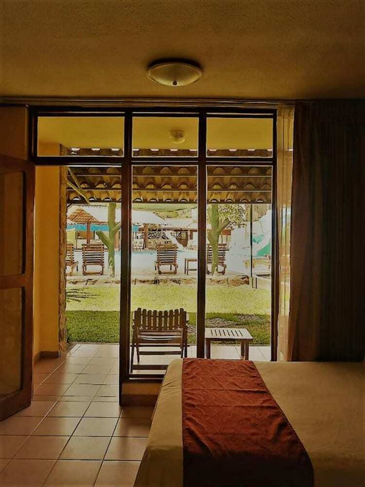 Hotel Amapola (.)