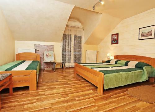 Hostal Amaro Rooms