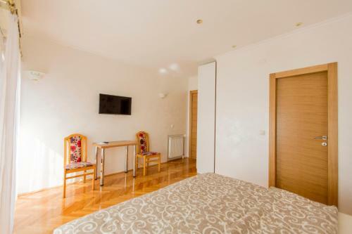 Hostal Amaro Rooms