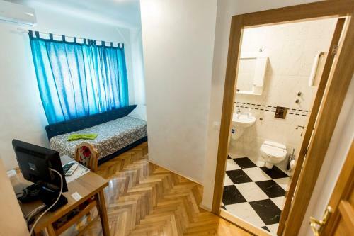 Hostal Amaro Rooms