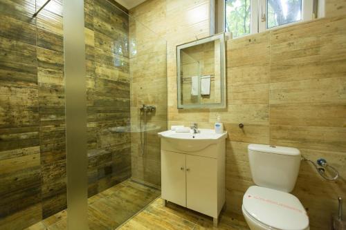 Hostal Amaro Rooms