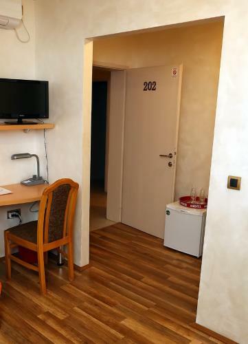 Hostal Amaro Rooms