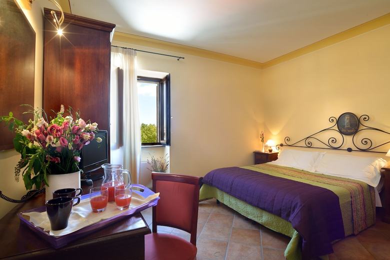 Agroturismo Faro Rosso