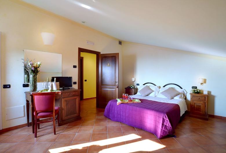 Agroturismo Faro Rosso