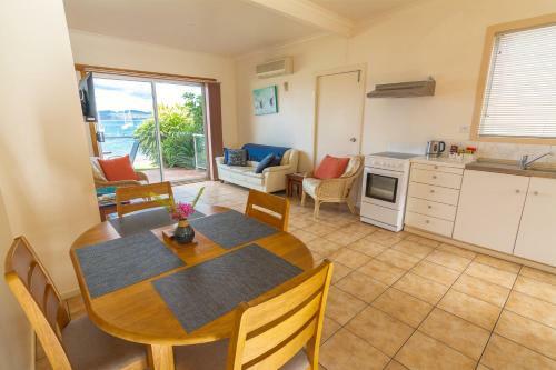 Quarantine Bay Beach Cottages