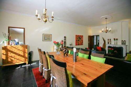Hostal 4-heaven Guest House