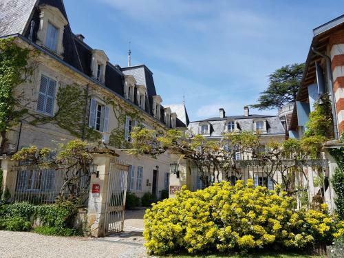 Hotel Chateau De Lalande
