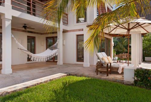 Las Verandas Hotel & Villas