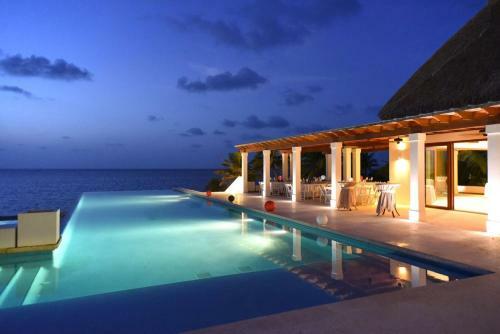 Las Verandas Hotel & Villas