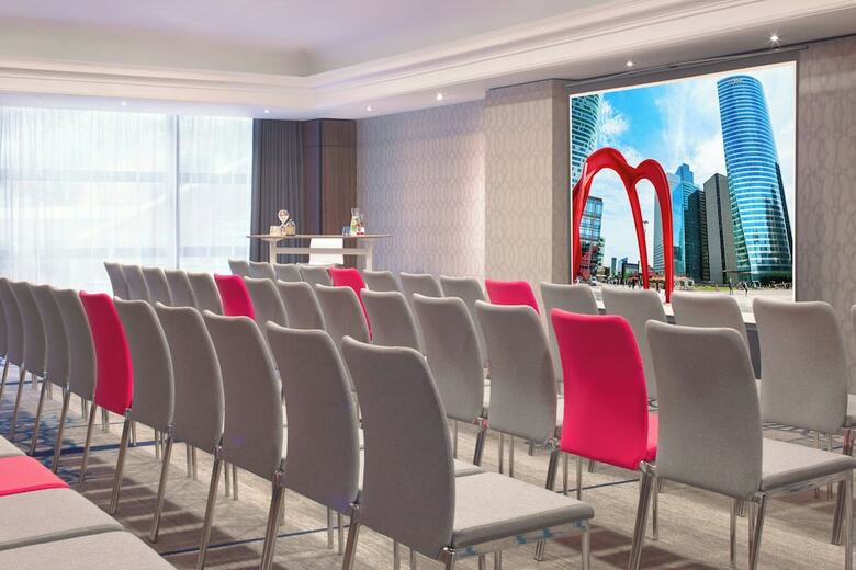 Hotel Renaissance Paris La Defense