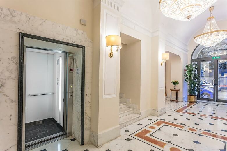 Hotel Lux