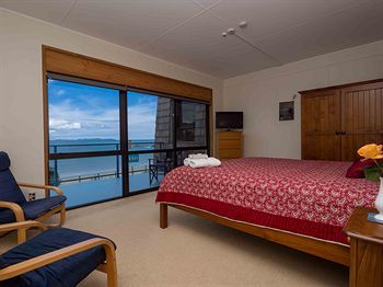 By The Bay Beachfront Apartments
