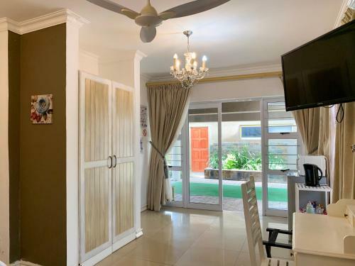 Bed & Breakfast 305 Guest House