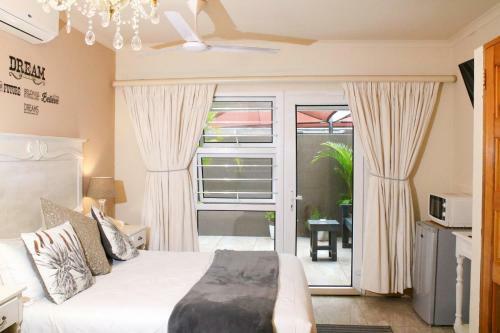 Bed & Breakfast 305 Guest House