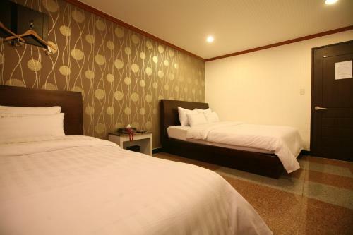 New World Hotel
