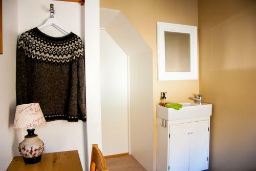 Hostal Guesthouse Kirkjubol In Bjarnardalur