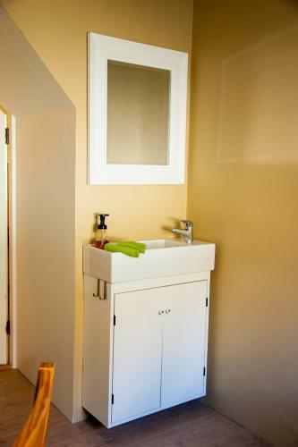 Hostal Guesthouse Kirkjubol In Bjarnardalur