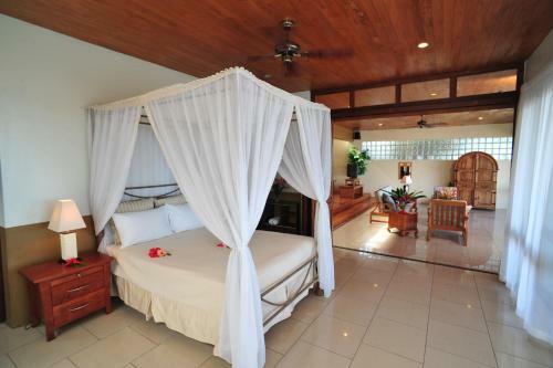 Hotel Hideaway Island Resort