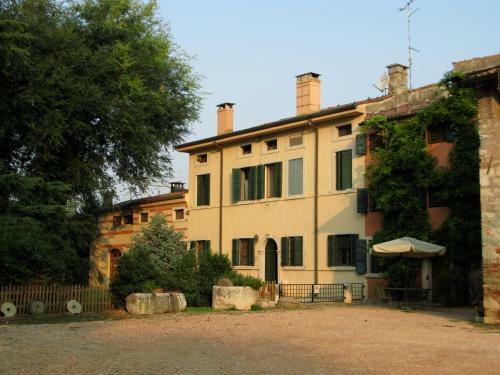 Hostal Agriturismo Corte Pellegrini