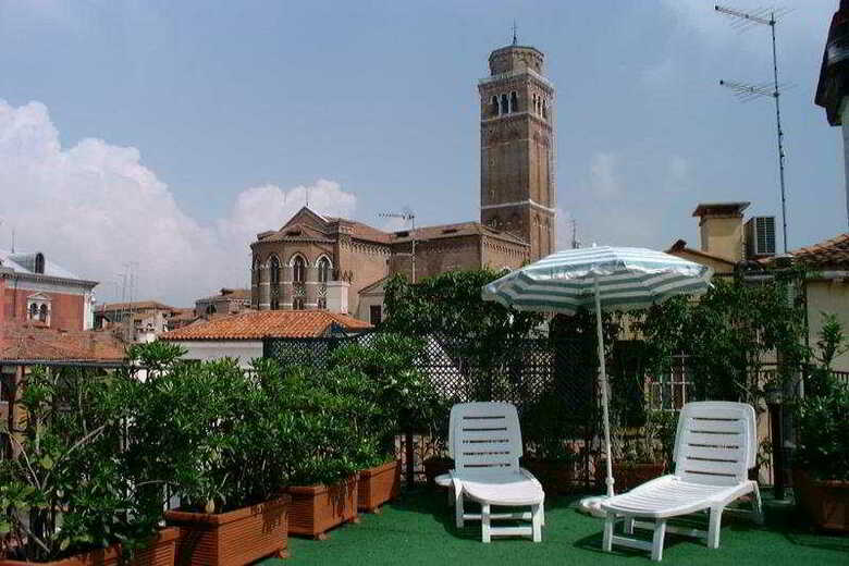 Hotel Pantalon