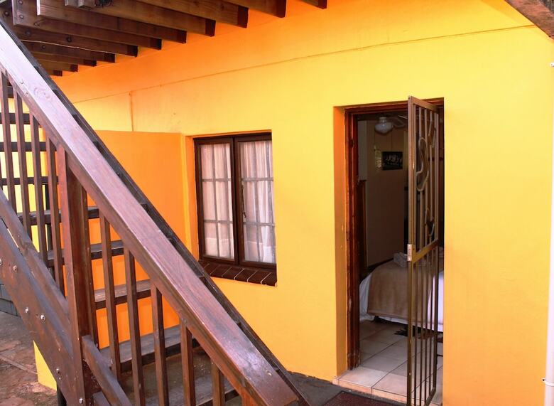 Hostal Flintstones Guest House Durban