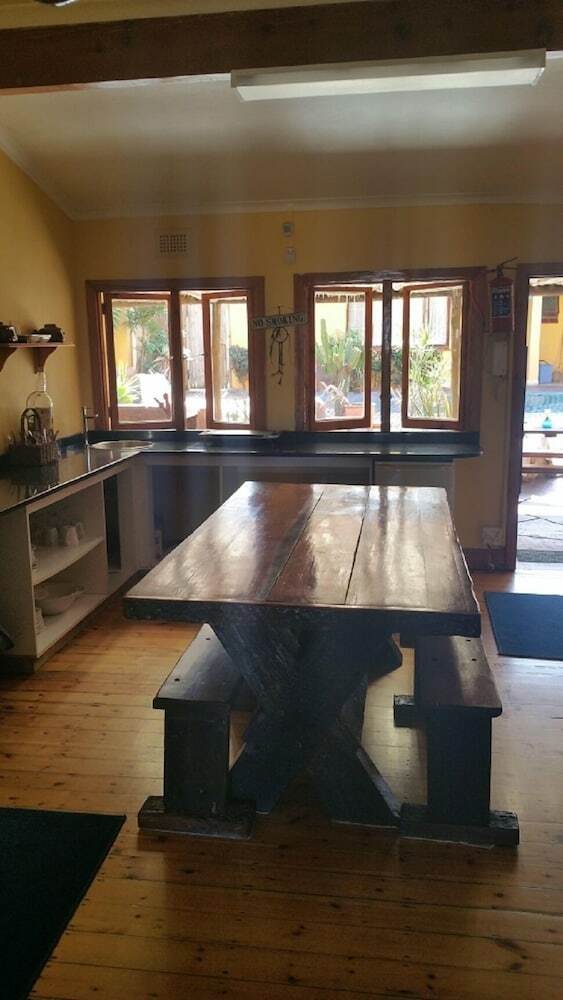 Hostal Flintstones Guest House Durban