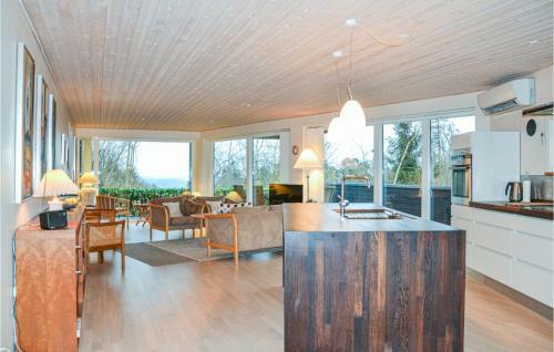 Holiday Home Munkebakken