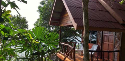 Jungle Hill Beach Bungalow