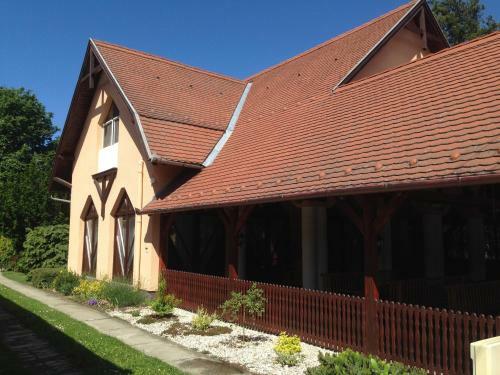 Bed & Breakfast Korona �tterem Panzi�