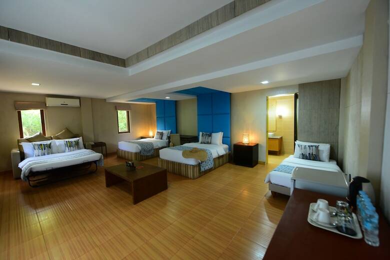Hotel Tugawe Cove Resort