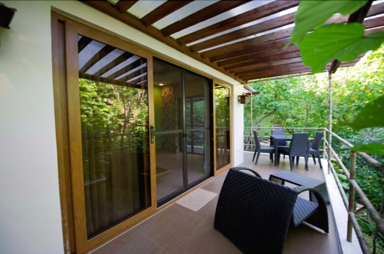 Hotel Tugawe Cove Resort