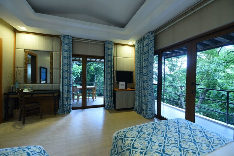 Hotel Tugawe Cove Resort