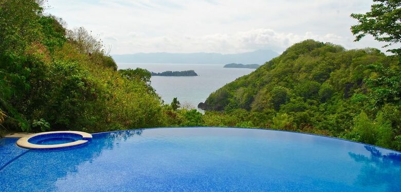 Hotel Tugawe Cove Resort