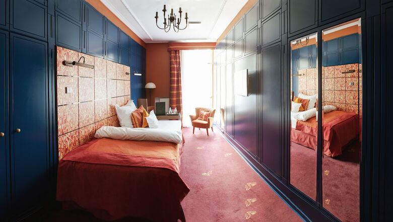 Grape Hotel