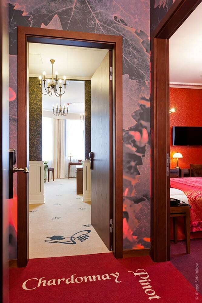 Grape Hotel